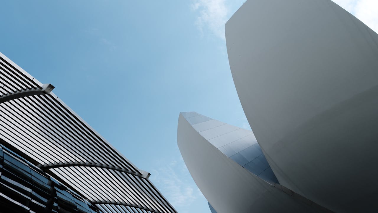 Arquitectura moderna con diseño dinamico, imagen para guia de invertir en pozo y calcular rentabilidad